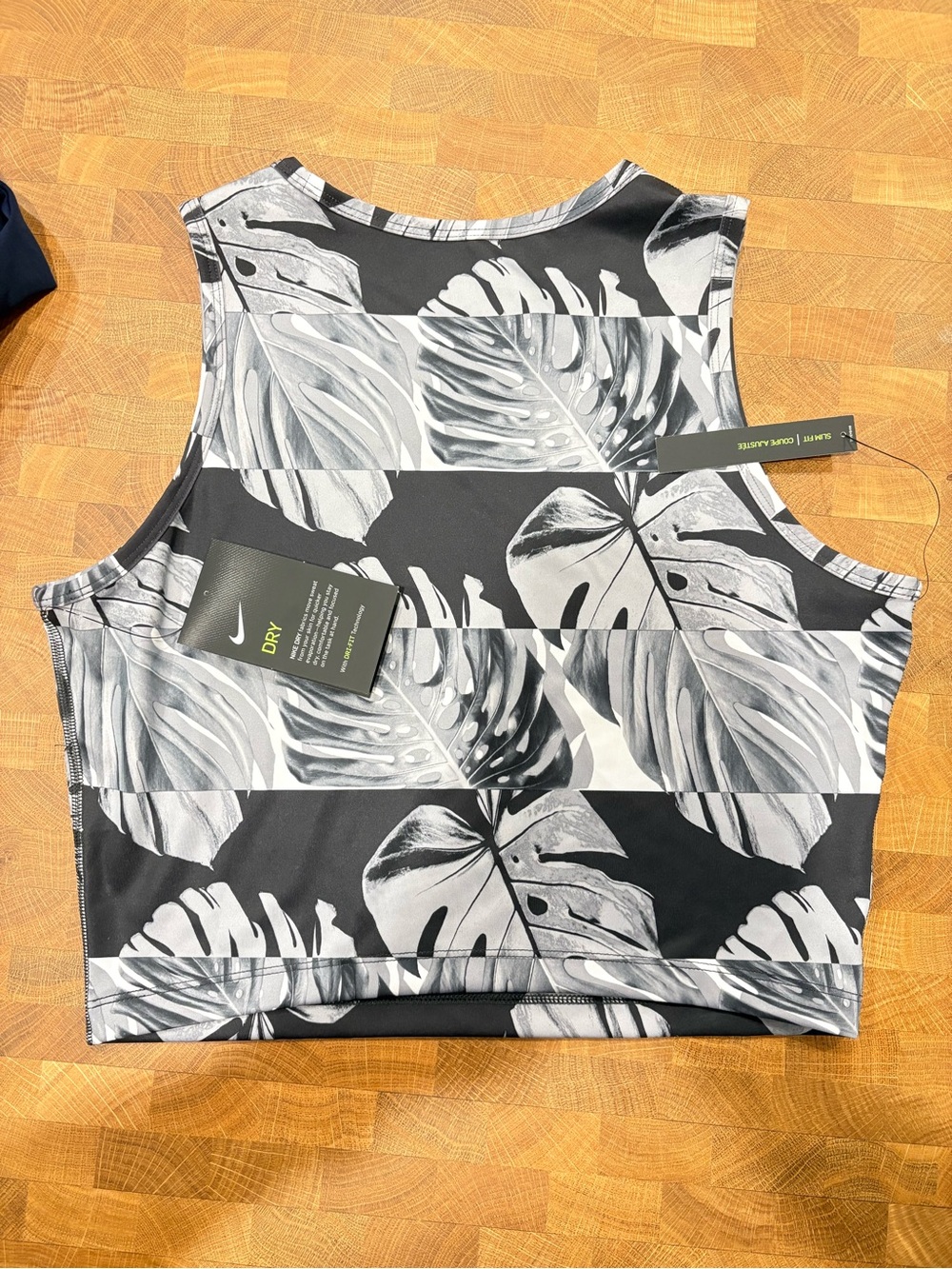 Nike Women’s Black & White Tropical Leaf Crop Tank